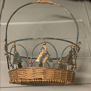 Christmas Gold & Green Wick & Metal Round Basket